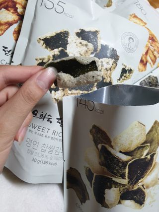 오희숙 전통부각 명인 찹쌀김부각, 찹쌀다시마부각, 황태껍질튀각 총 6봉 — 3점을 준 리뷰어가 2021년 7월 올린 사용 사진