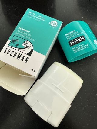 부쉬맨 워터프루프 서핑 선스틱 16g SPF50+ PA++++ — 3점을 준 리뷰어가 2023년 4월 올린 사용 사진