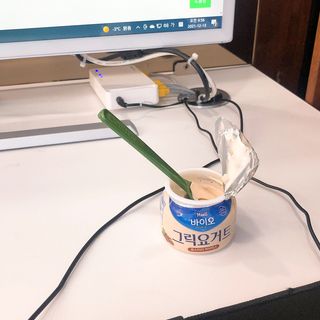매일바이오 그릭요거트 오리지널 플레인 4개, 로스터리 커피믹스 4개 — 5점을 준 리뷰어가 2021년 12월 올린 사용 사진