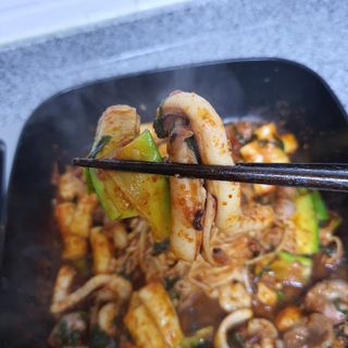 화끈한녀석들 새오똥400g 새우,오징어,똥집 볶음요리 소스,밀떡, 참기름 포함 — 5점을 준 리뷰어가 2022년 12월 올린 사용 사진