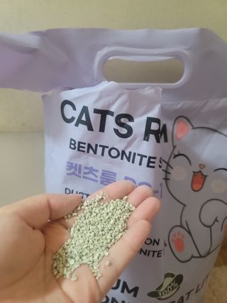 겟플렉스 켓플렉스 캣츠룸BS-1 고양이모래 4kg — 4점을 준 리뷰어가 2020년 12월 올린 사용 사진