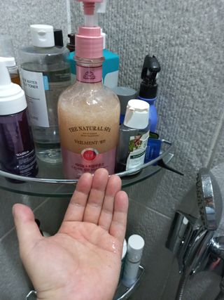 벨먼 내추럴스파 수분광채 스크럽 바디워시 600ml 5종 — 4.5점을 준 리뷰어가 2022년 5월 올린 사용 사진