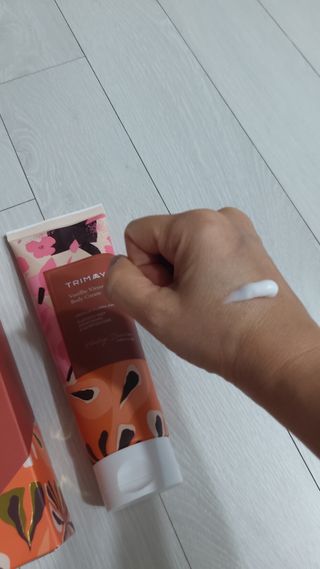 트리마이 주름개선 기능성의 퍼퓸 바디케어, 힐링 베리어 바디크림 3종 택1 — 5점을 준 리뷰어가 2022년 10월 올린 사용 사진