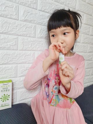 [이뮤니티플러스]우리아이 면역오키, 건강오키 _ 키즈오키 비타민초코홍삼 10포 1box — 5점을 준 리뷰어가 2022년 2월 올린 사용 사진