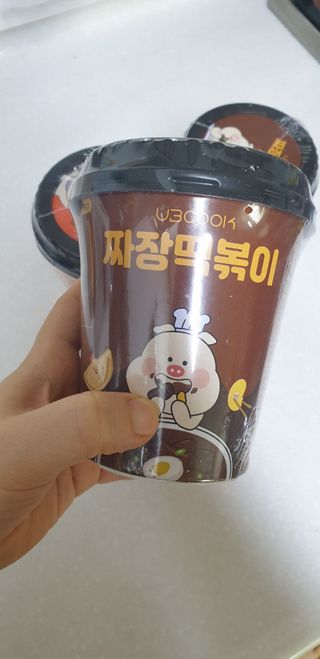 유비쿡 컵떡볶이 매운컵떡볶이2개/ 짜장컵떡볶이 2개  총 4개세트 — 5점을 준 리뷰어가 2021년 2월 올린 사용 사진