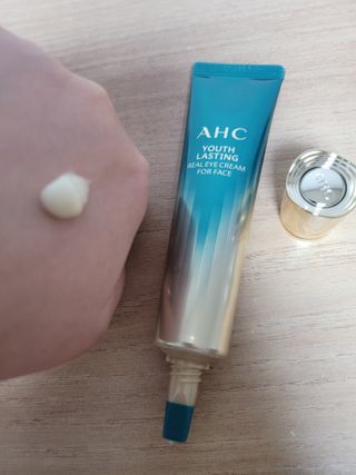 [NEW 탄력유턴 아이크림] AHC 유스 래스팅 리얼 아이크림 포 페이스 — 5점을 준 리뷰어가 2021년 2월 올린 사용 사진