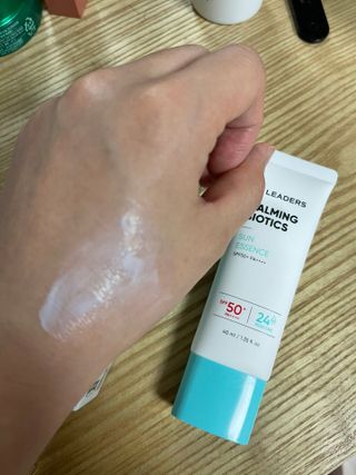 리더스코스메틱 리더스 카밍 바이오틱스 선 에센스 SPF 50+ PA++++ — 5점을 준 리뷰어가 2022년 6월 올린 사용 사진