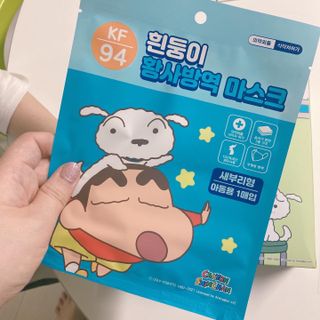 [숨그림]  덴탈마스크 짱구 우리아이 그리고 내가 쓰는 믿을수있는 케릭터 마스크  16종 — 5점을 준 리뷰어가 2021년 10월 올린 사용 사진
