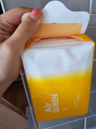 에어퀸 뉴브레스 유기농 생리대 4종 (팬티라이너 20P + 중형 10P + 대형 10P + 오버나이트 8P)_체험단 — 3.5점을 준 리뷰어가 2024년 5월 올린 사용 사진