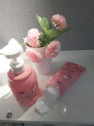 [후르디아] 복숭아 바디워시+바디에센스 세트 — 5점을 준 리뷰어가 2021년 9월 올린 사용 사진