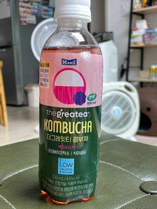 더그레잇티 콤부차 [매일유업] 더그레잇티 44kcal 콤부차 300ml *12개입 (오리지널 6개+베리리치 6개) — 4점을 준 리뷰어가 2023년 8월 올린 사용 사진