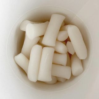 유비쿡 컵떡볶이 매운컵떡볶이2개/ 짜장컵떡볶이 2개  총 4개세트 — 5점을 준 리뷰어가 2021년 3월 올린 사용 사진
