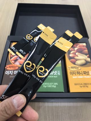 짜먹는 이지견과 짜먹는 이지아몬드, 짜먹는 이지허니피넛, 짜먹는 이지캐슈넛 각 10g X  10포 — 5점을 준 리뷰어가 2021년 3월 올린 사용 사진