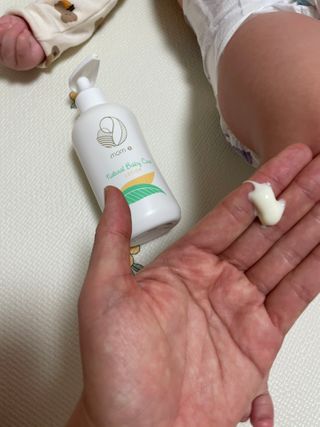 mom e 맘이 내추럴 베이비 케어 샴푸앤바스+로션 — 5점을 준 리뷰어가 2021년 1월 올린 사용 사진