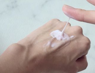 난나 살몬 스파이더 검버섯 미백 톤업 화이트닝 연어 앰플 크림 300ml 대용량 — 4.5점을 준 리뷰어가 2022년 8월 올린 사용 사진
