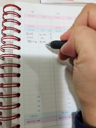 리훈 리뉴얼 오늘쓰임 가계부 용돈기입장 금전납출부 캐쉬북 만년 — 5점을 준 리뷰어가 2023년 3월 올린 사용 사진