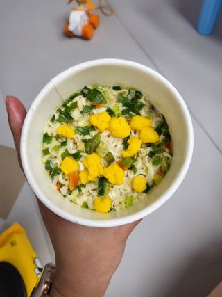 NISSIN 닛신 컵누들  4종 - 씨푸드오리지날, 씨푸드 스파이시, 씨푸드 커리, 씨푸드 XO소스 — 4점을 준 리뷰어가 2022년 5월 올린 사용 사진