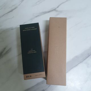 풀무원 브리엔 엔젤리카 허브 브라이트닝 클렌저+전용펌프 — 5점을 준 리뷰어가 2021년 2월 올린 사용 사진