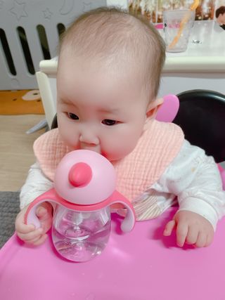 유비맘 트라이탄 코니빨대컵_컬러 랜덤 발송 — 4점을 준 리뷰어가 2021년 1월 올린 사용 사진
