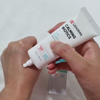 리더스코스메틱 리더스 카밍 바이오틱스 선 에센스 SPF 50+ PA++++ — 5점을 준 리뷰어가 2022년 7월 올린 사용 사진