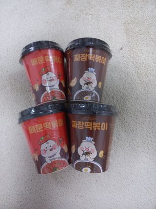 유비쿡 컵떡볶이 매운컵떡볶이2개/ 짜장컵떡볶이 2개  총 4개세트 — 5점을 준 리뷰어가 2021년 7월 올린 사용 사진