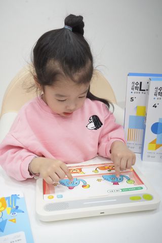 크레타탭 차세대 사고력 유아수학 학습기 페이퍼 태블릿 — 5점을 준 리뷰어가 2023년 12월 올린 사용 사진