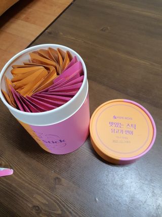 페페로니 맛있는 스틱 - 무항생제 닭고기 15개 + 알래스카 연어 15개 — 5점을 준 리뷰어가 2021년 9월 올린 사용 사진