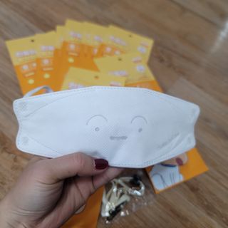 [숨그림]  덴탈마스크 짱구 우리아이 그리고 내가 쓰는 믿을수있는 케릭터 마스크  16종 — 5점을 준 리뷰어가 2021년 11월 올린 사용 사진