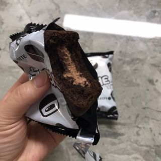 롯데제과 까망카스타드 더블초코 — 5점을 준 리뷰어가 2021년 5월 올린 사용 사진