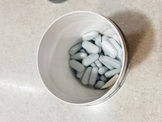 Swisse 스위스 헤어스킨네일 100정 — 5점을 준 리뷰어가 2021년 9월 올린 사용 사진