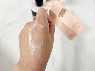 난나 살몬 스파이더 검버섯 미백 톤업 화이트닝 연어 앰플 크림 300ml 대용량 — 5점을 준 리뷰어가 2022년 8월 올린 사용 사진