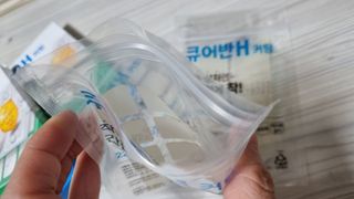 [큐어반H 커팅] 간편하게 떼서 쓰는 자외선차단 습윤밴드 (1팩/30매입) — 5점을 준 리뷰어가 2022년 12월 올린 사용 사진