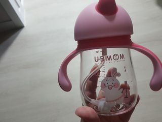유비맘 트라이탄 코니빨대컵_컬러 랜덤 발송 — 5점을 준 리뷰어가 2021년 4월 올린 사용 사진
