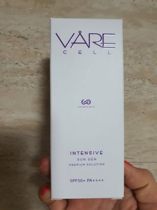 바르셀 톤업 무기자차 자외선차단제 순한 선크림 인텐시브 선 젠 50ml — 3점을 준 리뷰어가 2021년 11월 올린 사용 사진