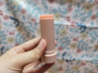 바르는뷰티 데생멀티밤 식물유래성분 97 저분자콜라겐 피부수분 미백 주름개선 멀티밤스틱 — 5점을 준 리뷰어가 2021년 11월 올린 사용 사진