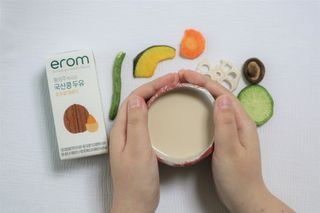 이롬 erom 황성주박사의 국산콩 두유 호두와 아몬드 — 5점을 준 리뷰어가 2020년 12월 올린 사용 사진
