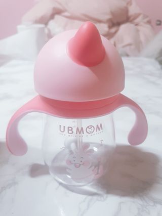 유비맘 트라이탄 코니빨대컵_컬러 랜덤 발송 — 5점을 준 리뷰어가 2021년 3월 올린 사용 사진