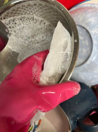 부직포나라 중금속유해물질ZERO 뜯어쓰는 주방 일회용수세미 60매 2매 — 5점을 준 리뷰어가 2022년 10월 올린 사용 사진