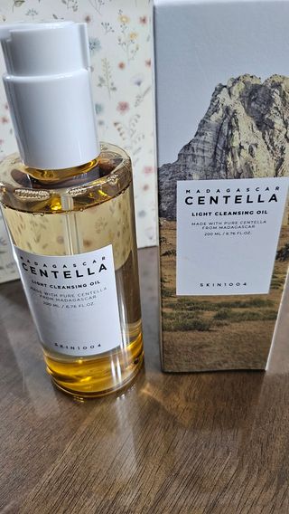 스킨1004 [SKIN1004] 마다가스카르 센텔라 라이트 클렌징 오일 200ml — 5점을 준 리뷰어가 2024년 7월 올린 사용 사진