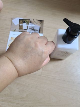 줄라이 모닝 _ JULY MORNING 줄라이모닝 하이드레이팅 퍼퓸드 바디앤핸드 에멀젼 — 5점을 준 리뷰어가 2021년 9월 올린 사용 사진