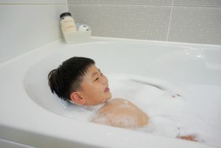 버블데이 아로마/과일 거품 입욕제 — 5점을 준 리뷰어가 2021년 7월 올린 사용 사진