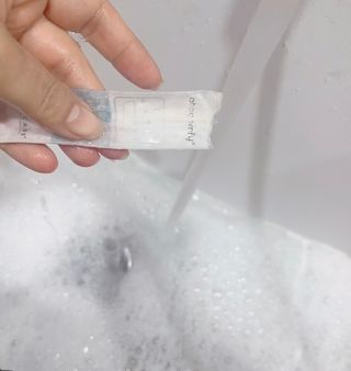 아토컴피 신생아도 사용가능한 무알러지 1회용 바디워시 여행키트 ( 독일 임상시험 완료) — 5점을 준 리뷰어가 2023년 2월 올린 사용 사진