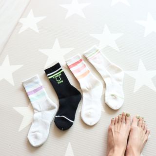 사이즈가 있는 양말 필로이 운동하기 좋은 날!_스포츠 크루 양말 4족 세트_남여 각각 (S,M,L)_컬러 랜덤 발송 — 5점을 준 리뷰어가 2022년 5월 올린 사용 사진