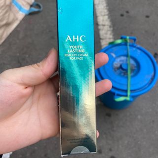 [NEW 탄력유턴 아이크림] AHC 유스 래스팅 리얼 아이크림 포 페이스 — 5점을 준 리뷰어가 2021년 2월 올린 사용 사진