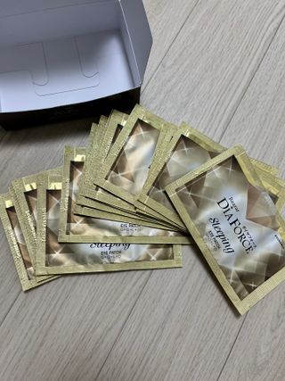 건강누리인터내셔날 레아라 다이아포스 슬리핑 아이패치 골드 & 물광 아이패치 [14회분/총 28매] — 5점을 준 리뷰어가 2022년 7월 올린 사용 사진