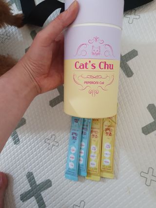 페페로니 잘 먹는 캣츄 - 무항생제 닭고기 12개 + 원양선 참치 12개 — 5점을 준 리뷰어가 2021년 8월 올린 사용 사진
