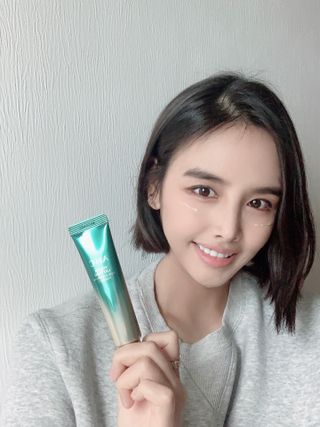 [NEW 탄력유턴 아이크림] AHC 유스 래스팅 리얼 아이크림 포 페이스 — 5점을 준 리뷰어가 2021년 3월 올린 사용 사진