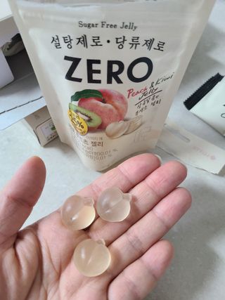 ZERO (초콜릿 칩 쿠키, 카카오 케이크, 후르츠 젤리, 아이스 콜라, 아이스 초코바) — 4점을 준 리뷰어가 2022년 6월 올린 사용 사진