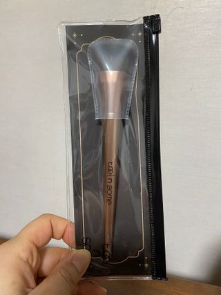 [툴앤썸] 메이크업 브러시로 바르고 호빵 스펀지로 클렌징하는 A-Z 뷰티툴 5종 — 5점을 준 리뷰어가 2021년 1월 올린 사용 사진