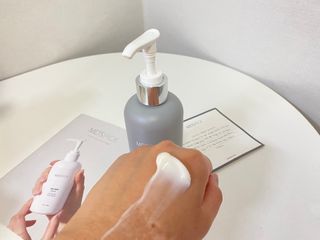 엠디스픽 무향 바리스타 핸드크림 울트라 고보습 대용량 펌핑 245g — 5점을 준 리뷰어가 2023년 1월 올린 사용 사진